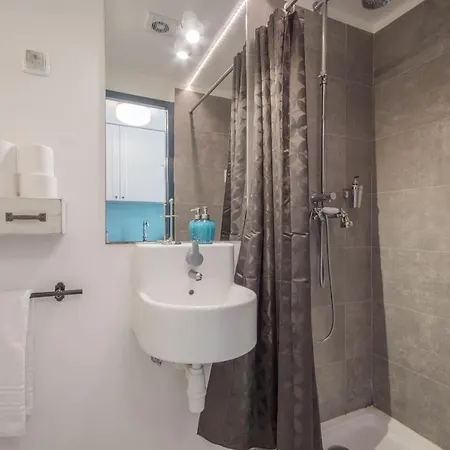 Heart - White By Lovelystay